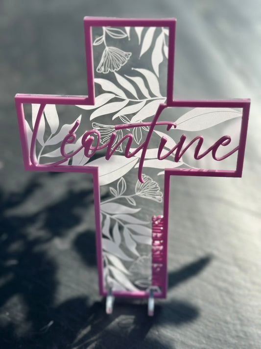 Croix au motif végétal