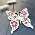 Charger l'image dans la visionneuse de la galerie, Les Éternels - Floréa – Papillon du souvenir en acrylique pastel