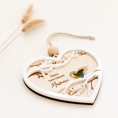 Charger l'image dans la visionneuse de la galerie, Décoration hommage personnalisée avec un cœur, un oiseau en envol et un message souvenir