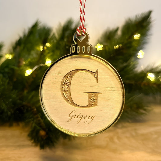 Boule de Noël bois personnalisée – Initiale gravée
