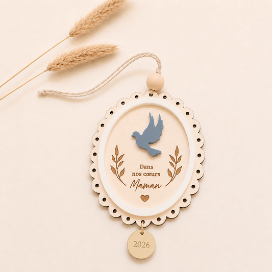 Médaillon souvenir personnalisé avec une colombe colorée et un message en hommage à un proche