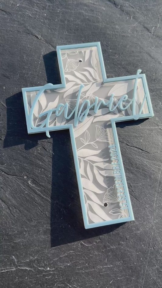 Croix au motif végétal